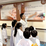 暑热里的 “小医生” 奇遇记：打针、辨药还救 “病人”