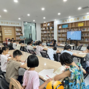 萌娃执笔闯“墨”关！嘉欣社区暑期书法班开课啦