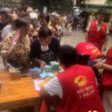 云麓园社区：炎炎夏日送清凉 浓浓关怀沁人心