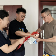 银谷国际社区免费发放消防礼包 为高龄老人筑牢安全防线