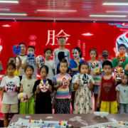 尖山湖社区开展非遗主题活动 青少年开启脸谱艺术的大门