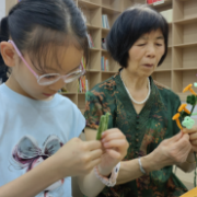梅溪湖街道金滩社区开展“七夕 巧手传递爱”亲子手工活动
