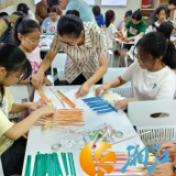 铜盆湖社区开展青少年竹编扇DIY体验活动