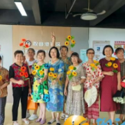 七夕邻里聚巧手，银发生辉传温情