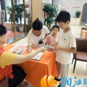 梅溪湖街道梅园社区开展“登革热和基孔肯雅热”蚊媒防控科普活动