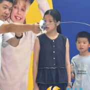 白鹭府社区：“剑启未来·童心飞扬”青少年击剑体验活动举行