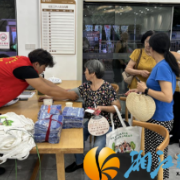 银鸿社区：防暑防病送关爱，守护老年健康防线