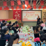 银双社区：忆峥嵘岁月，观《八佰》燃情