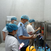 梅溪湖街道华茂社区开展食品安全检查 ，守护校园舌尖安全