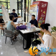 嘉欣社区“便民角”周一送健康！中医专家坐诊，多项服务暖人心