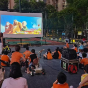 滨江金融社区：《熊出没》露天放映点亮社区夏夜