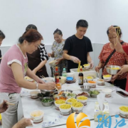 西湖街道金星社区益邻驿站双站接连开放，厨艺秀里话邻里温情