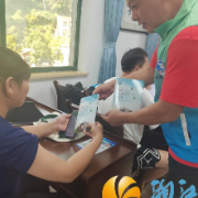 西湖街道先锋社区开展禁毒知识学习，筑牢开学防护墙