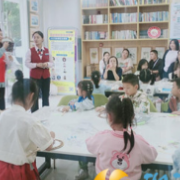 巧手制锦扇，共迎双节来