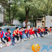 桔子洲街道八字墙社区举行青少年环保志愿公益活动