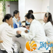 口腔义诊进社区，护齿科普传温情