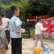双节同庆聚社区，月圆国盛共游园