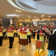 月满双节暖后湖，安康相伴乐夕阳