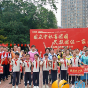 趣运迎双节喜团圆  民族团结情更浓