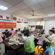 岳南村社区：巧手制艾枕，暖心伴安康