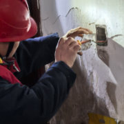 电力护航 点亮民心 望麓社区开展“电雷锋”专项服务行动