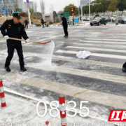 风雪不眠夜：1300双温暖的手，为你铺就平安上班路