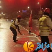 寒潮中的“守桥人”:湘江新区市政昼夜奋战保畅通