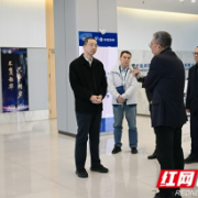 周健在新区智能网联片区调研