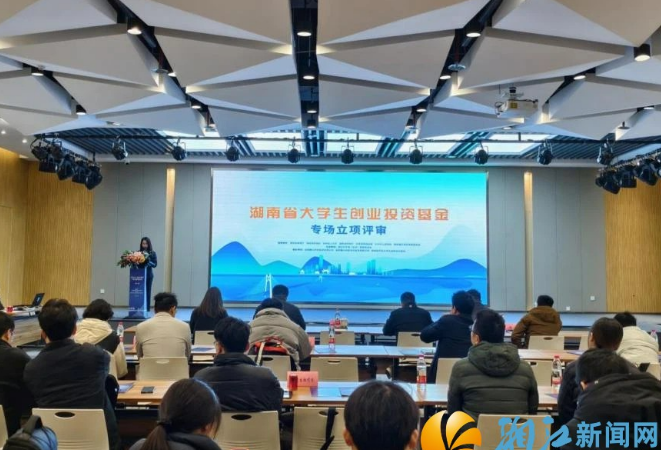 路演台上亮创意 台下结伙伴