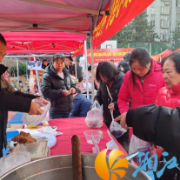 英才园社区供销市集开锣，200余种乡味土货为新春添味