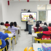 梅溪湖街道润龙社区创新开展青少年垃圾分类英语实践课堂