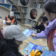 桃岭社区携手优嘉养老开展“远离非法集资 安享幸福夕阳红”宣传活动