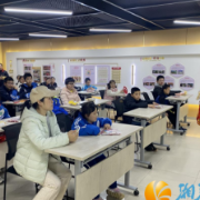 白鹤咀社区开展“巧手做福马 新年福气‘挂’起来”DIY活动