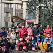 指尖马灯迎福岁，隔代温情乐团圆