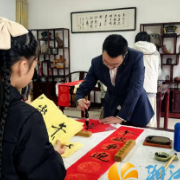 白鹤社区举办“笔墨迎新，福暖万家”新春文化活动