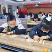 竹简载书香，滨江金融社区青少年体验非遗技艺