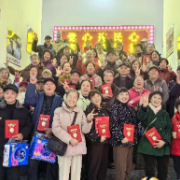 “银发少年先锋”点亮科学村社区的温暖底色