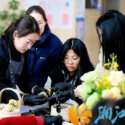 银盆岭街道：指尖绿意绽芳华 楼宇巾帼共佳节