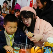 天马社区开展青少年科学实验公益课堂