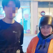 橙衣为笔学雷锋 拾金不昧暖星城