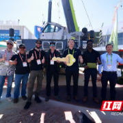 中联重科重磅交付国内出口美洲最大越野轮胎起重机