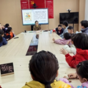 “锋”火传爱 “她”暖童心