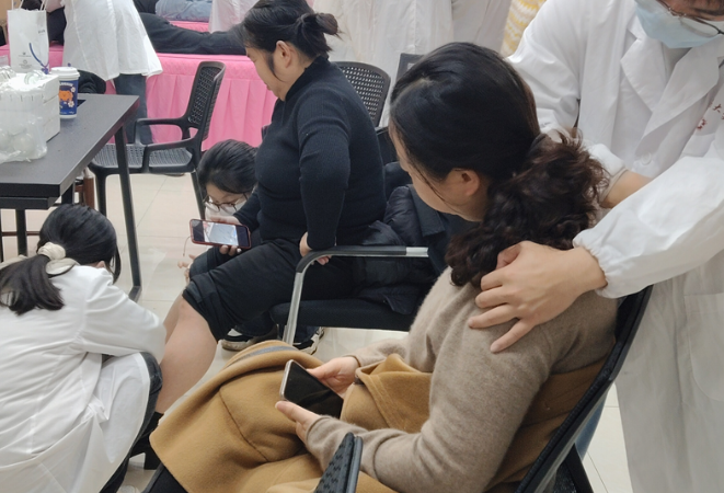 学府社区联合高校实践团开展健康义诊 暖心服务筑牢民生幸福线