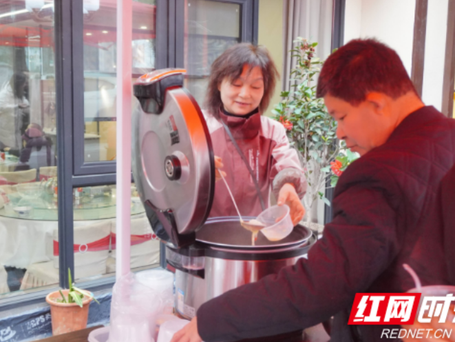 从早煮到晚！300 斤汤圆免费送，只为这群最辛苦的人