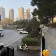 党建引领办实事 旧扶手“焕新颜”暖民心