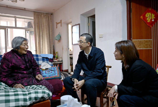 周健调研新区居家养老服务工作