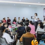 暖歌润心聚邻里 疗愈相伴筑温情