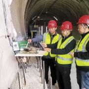 守护头顶安全,他们给隧道装上“神经线”