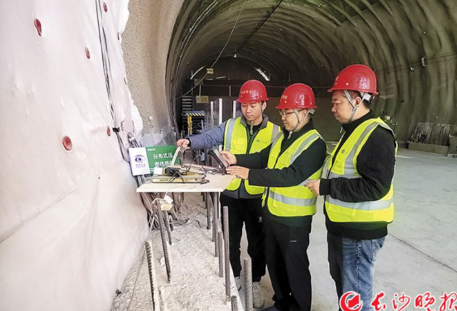 守护头顶安全，他们给隧道装上“神经线”