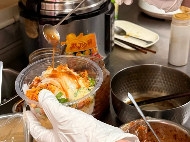 卖凉面，他干得风生水起！